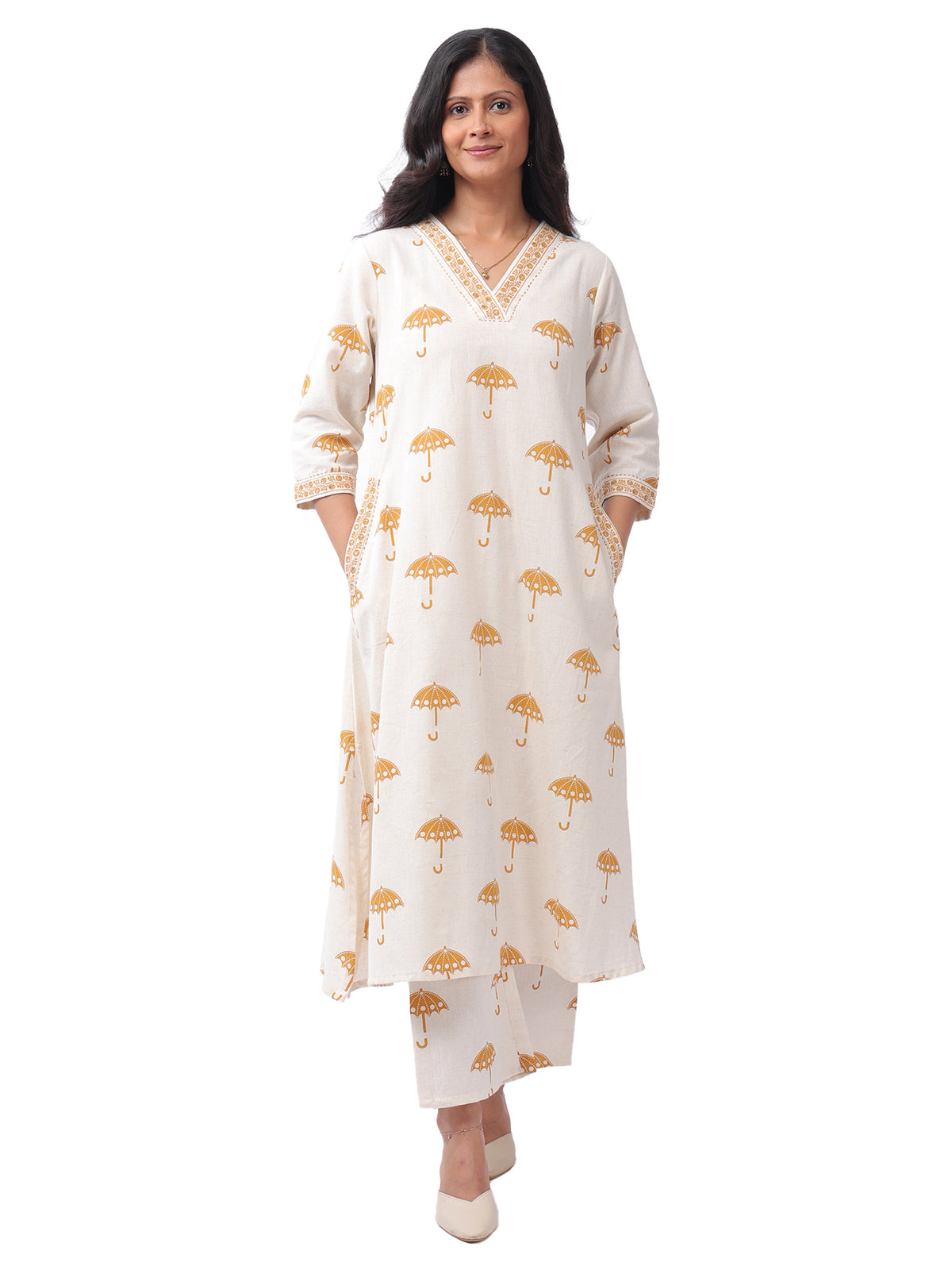 Fash'O'Holic Women's Ivory & Mustard Yellow Umbrella Print Straight Kurta Pant Set
