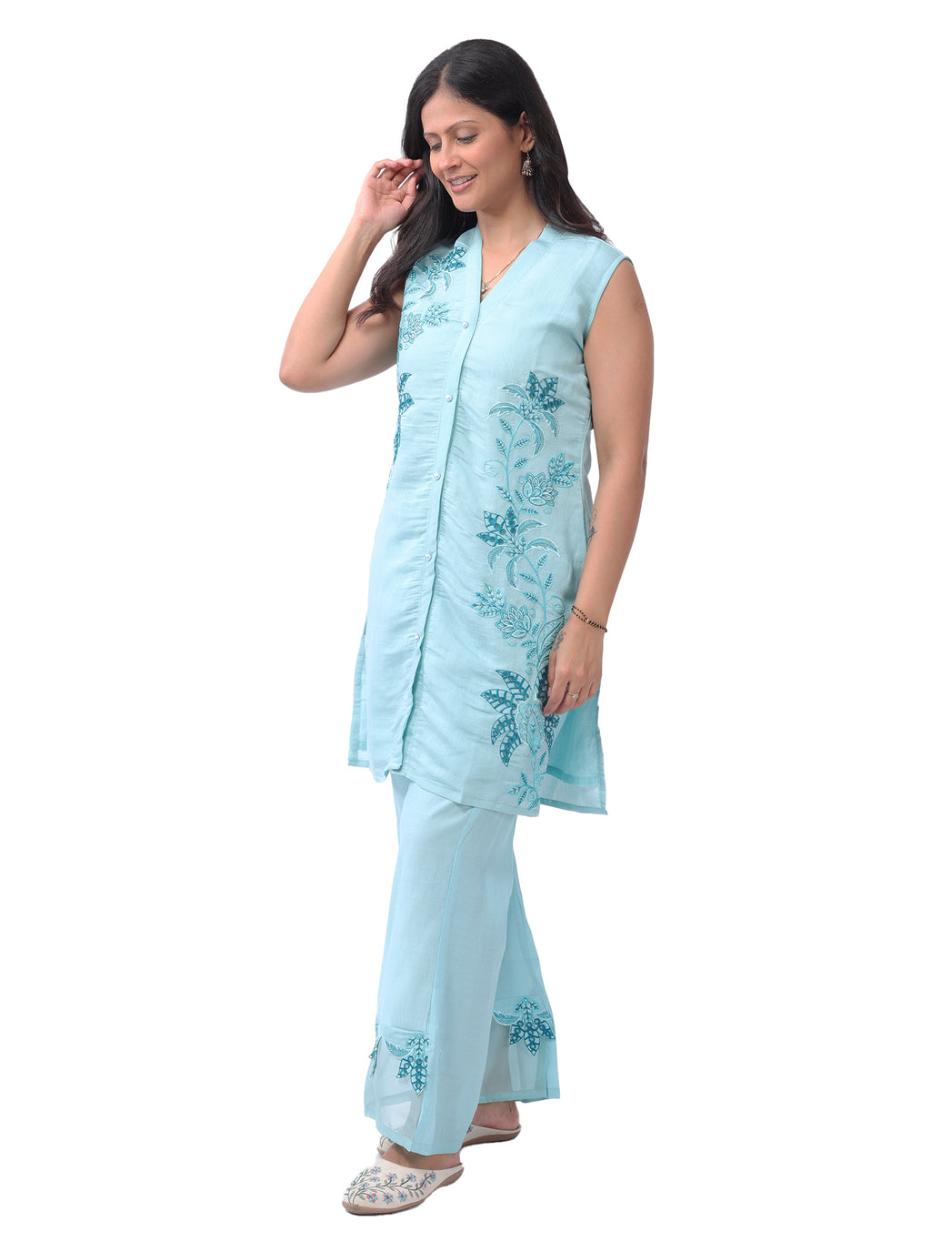 Embroidered kurta pant set - sky blue floral design