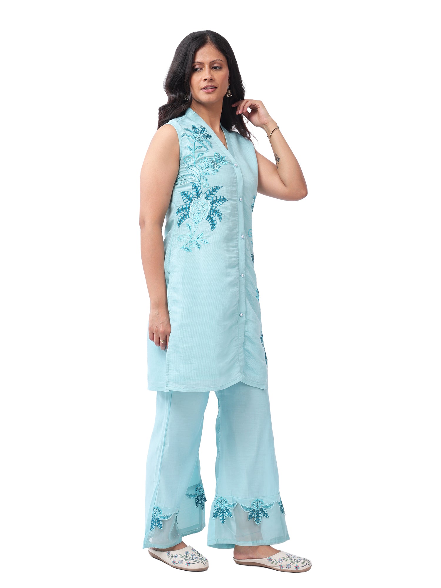 Embroidered kurta pant set Side View - sky blue floral design